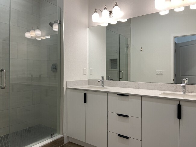 Building Photo - 401 Bella Sol Way