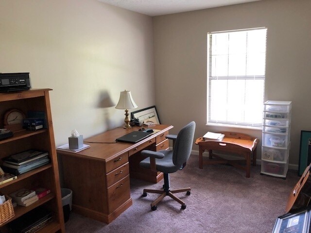 Building Photo - Quaint setting, One Level 3BR/ 2BA 2-Car Garage Condo