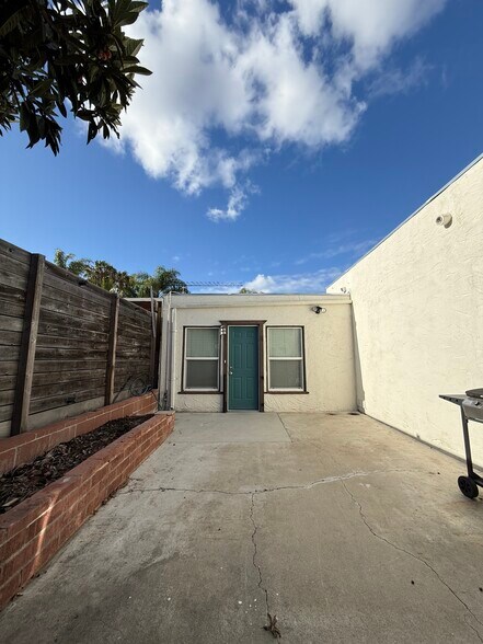 Building Photo - 3264 Landis St