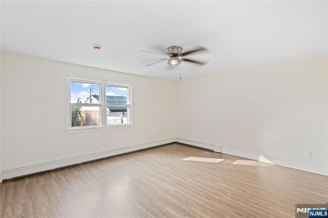 Building Photo - 86 Farnham Ave