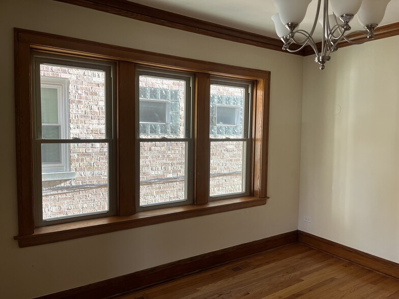 Building Photo - 5730 N McVicker Ave
