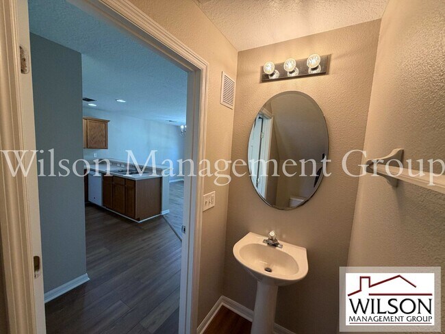 Building Photo - 12664 Somerset Oaks St