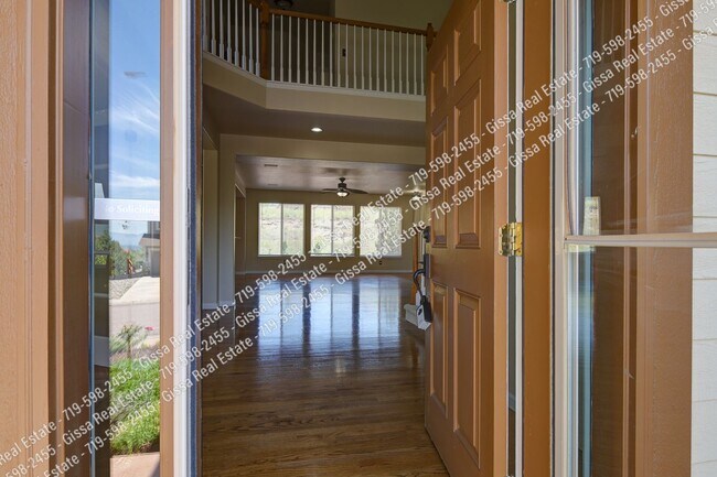 Building Photo - This beautiful 4 bedroom, 3 1/2 bathroom, ...