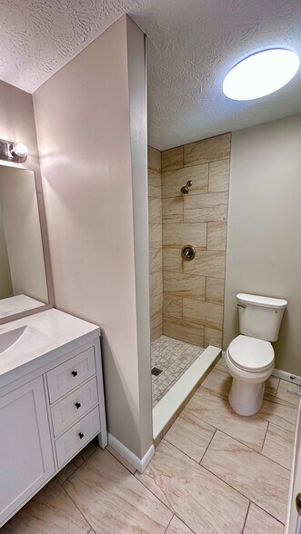 Building Photo - 8919 Eagleview Dr