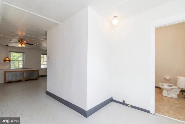 Building Photo - 18 E Gorgas Ln