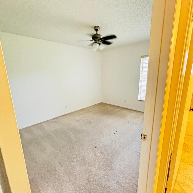 Building Photo - 386 Bennington Ln
