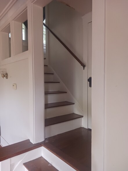 Building Photo - 817 Bancroft Ct