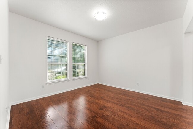 Building Photo - 235 Doncaster