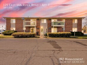 Building Photo - 125 E Van Riper Rd