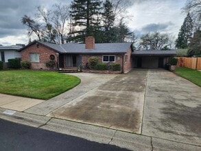 Building Photo - Central Roseville, Pool, Gardner Single Story Large Yard,  3 bedrooms, 2 baths,  1931sqft Gardner...