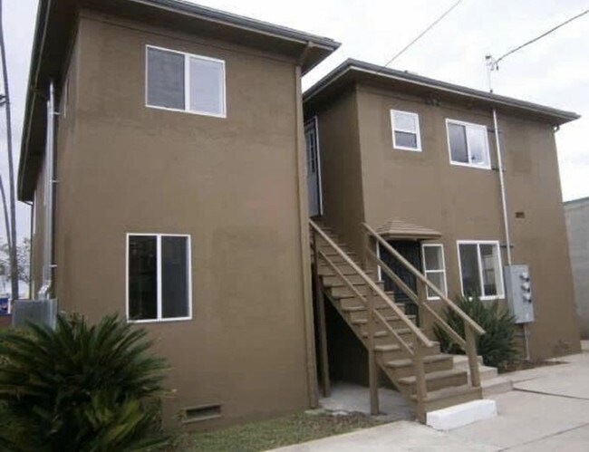 Back of Building - 1312 S Victoria Ave