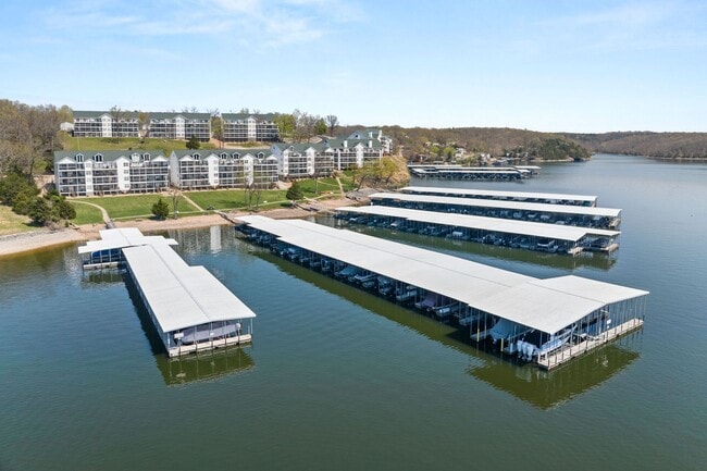 Building Photo - Lakefront 2 bedroom Condo For Rent