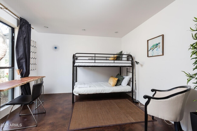 Building Photo - 5002 N 38th Pl