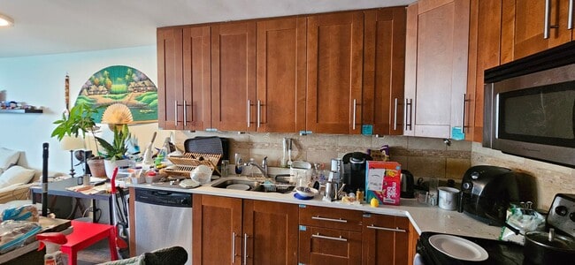 Building Photo - UPTOWN - GREAT 1BD/1BTH CONDO FOR RENT!
