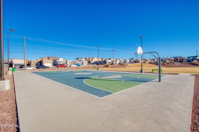 Building Photo - 308 S Manzanita Dr