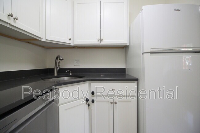Building Photo - 1511 S George Mason Dr