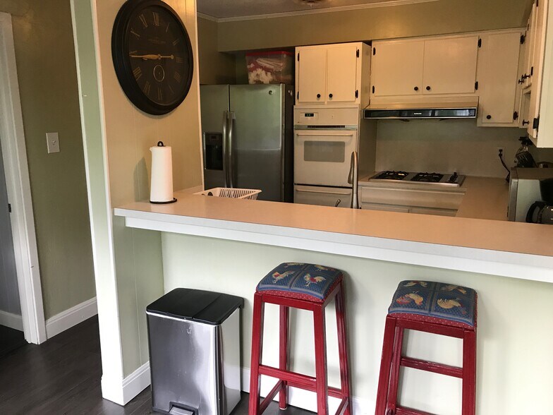 Kitchen - 3006 Cedarlawn Cir
