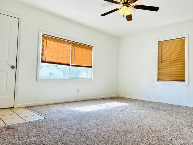 Building Photo - Single-Family Home, Centrally Located