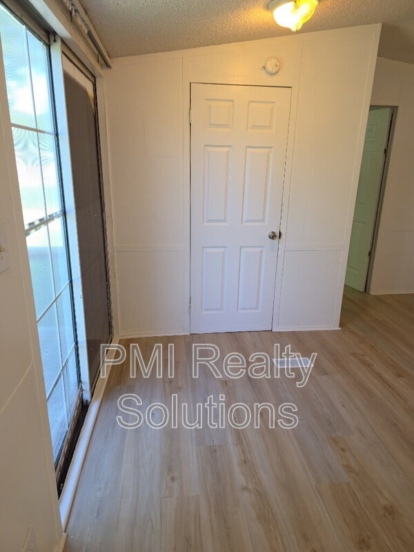 Building Photo - 305 W Dixieland Ave