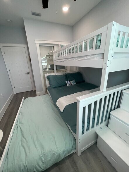 Trundle out - 2226 Joan Ave