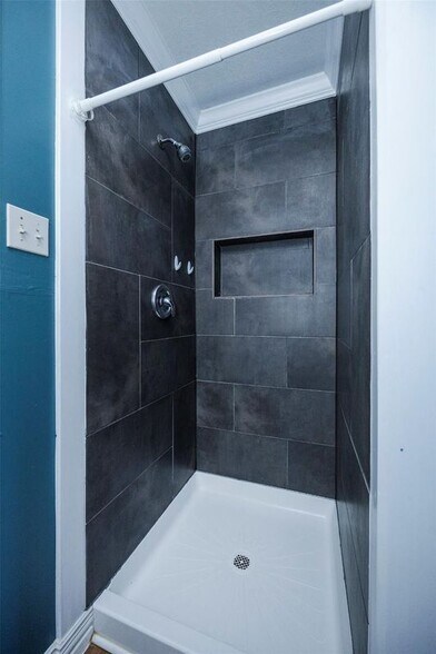 Building Photo - 2205 Willow Cove Dr