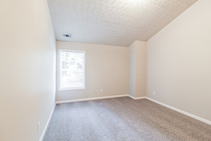 Building Photo - 740 Shadow Lake Dr