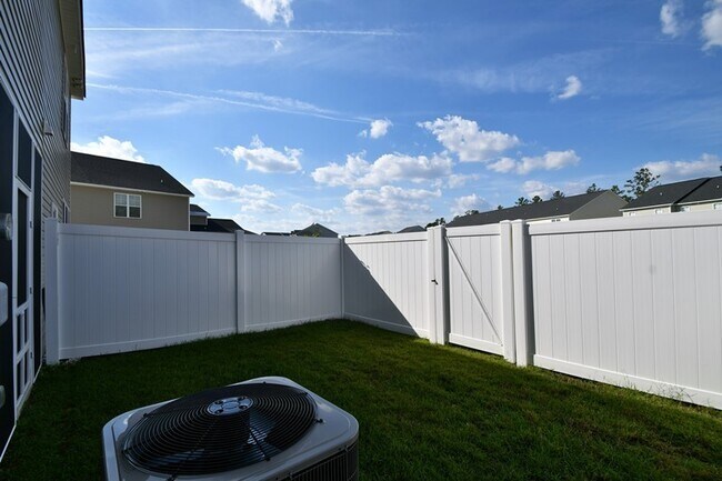 Building Photo - MOVE-IN READY Carolina Forest