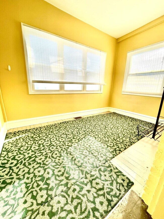 Building Photo - 3227 N Albany Ave