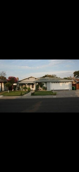 Building Photo - 1857 Crestwood Cir