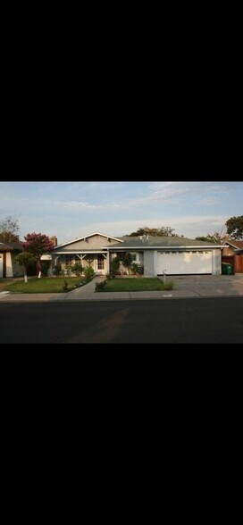 Primary Photo - 1857 Crestwood Cir