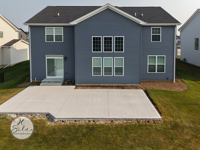 Building Photo - 10784 Saxony St