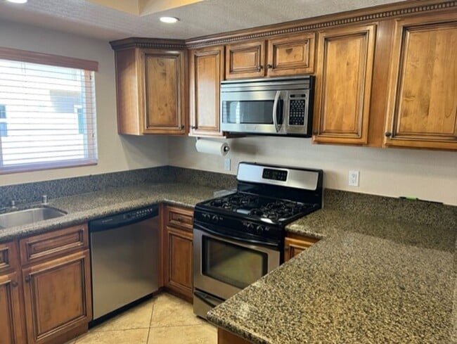Building Photo - Private, Gated and the Heart of Costa Mesa!
