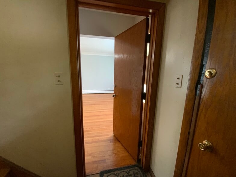 MAIN ENTRANCE - 2228 W 71st St