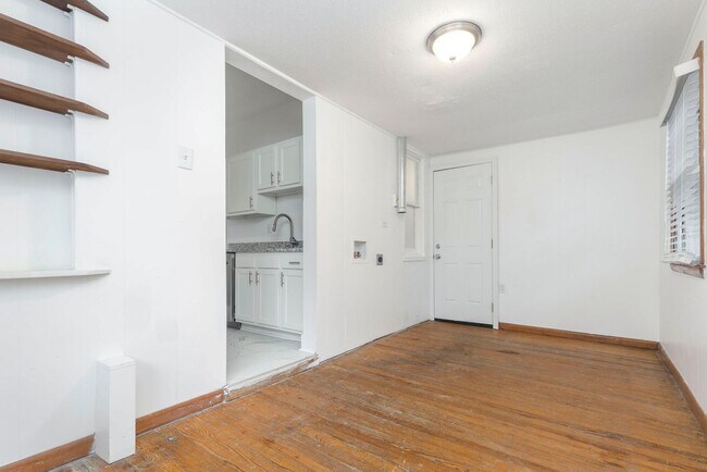 Building Photo - 145 N Keats Ave