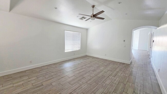 Building Photo - Upgraded 4 Bedroom 2 Bath in Grayson Square!