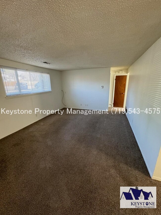 Building Photo - Lower Level Belmont 4-plex Apartment with ...