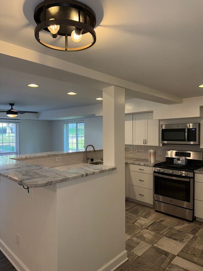 Building Photo - Large, Luxurious 2 Bedroom 2 Bath at Parks...