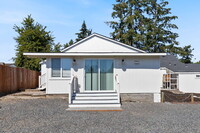 Building Photo - Updated Duplex