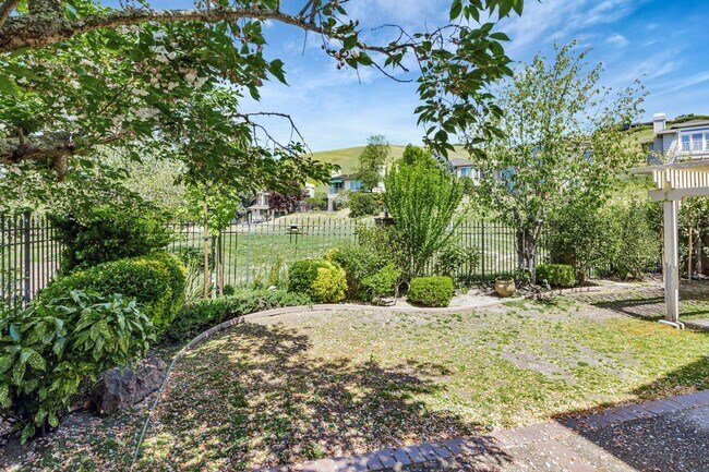 Building Photo - 124 Birchbark Pl