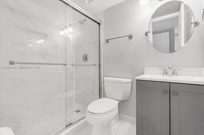 Building Photo - 6832 Palmetto Cir S