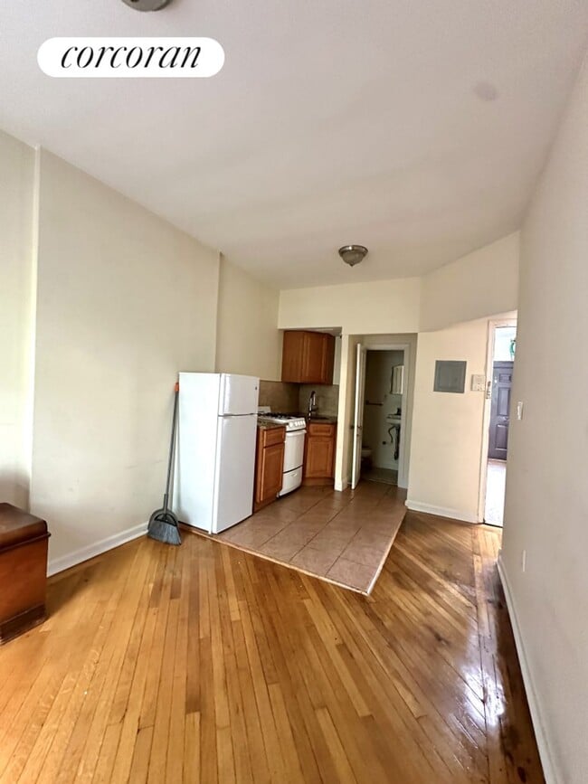 Primary Photo - 274 Gates Ave