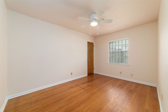 Building Photo - 7615 Barberton Dr