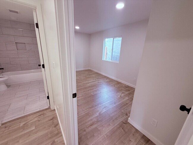 Building Photo - 1414-1412 N Hazard Ave