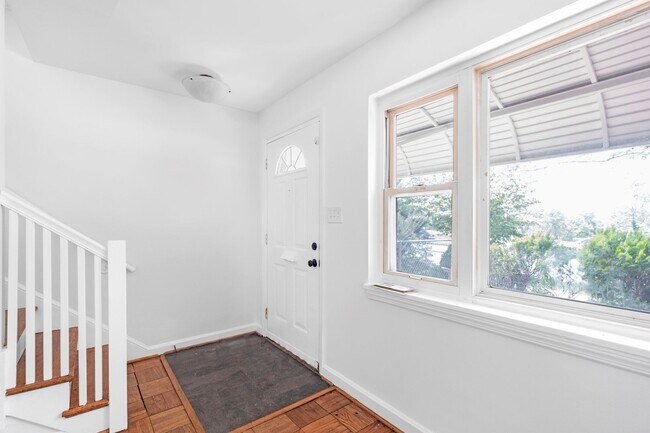 Primary Photo - Charming 3 BR/1.5 BA Semi-Detached Home in...