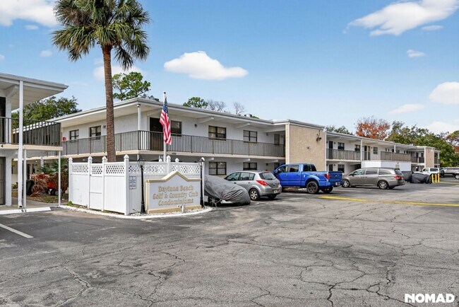 Building Photo - Charming 2BR Condo in Daytona Beach