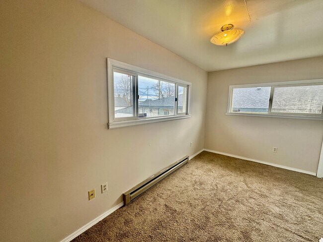 Building Photo - 808 W Augusta Ave