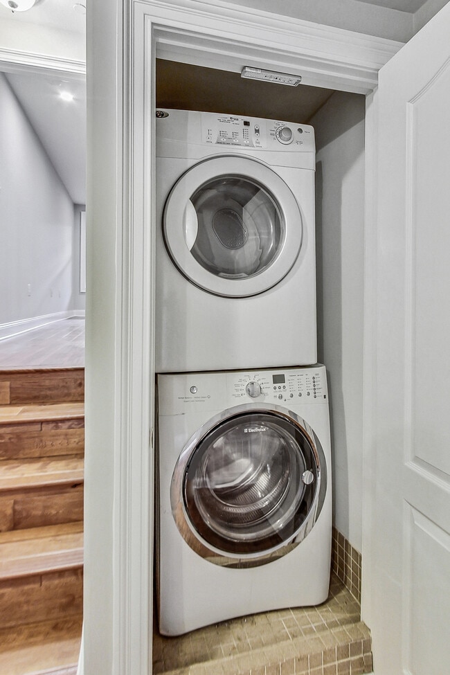 Building Photo - 1429 Clifton St NW