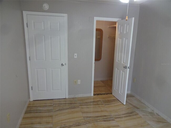 Building Photo - 123 BLUE POINT Way