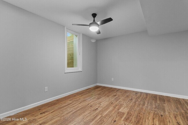 Building Photo - 450 Crestview Rd