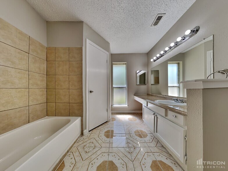 Building Photo - 7434 Tetela Dr